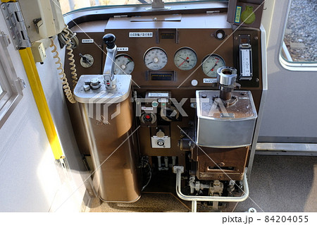 電車の運転席 84204055