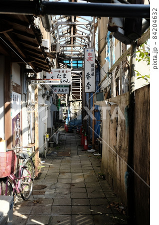 廃墟化した商店街 84204632