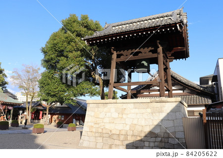 青空の壬生寺 鐘楼 夕暮れ 京都 京都市 京都府 青空の壬生寺 鐘楼 夕暮れ 京都 京都市 京都府 84205622