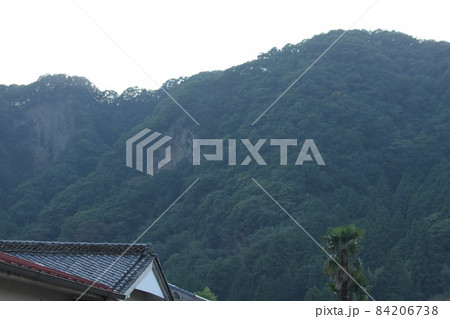 すぐそこにある山 84206738