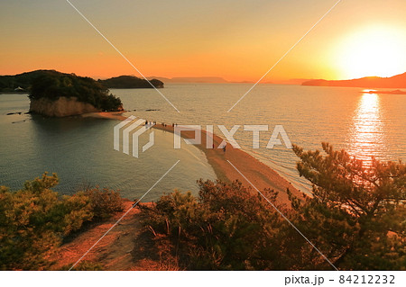 【香川県】黄昏のエンジェルロード（小豆島） 84212232
