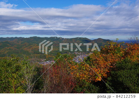 埼玉県飯能市にある多峯主山からの眺望、日和田山方面 84212259
