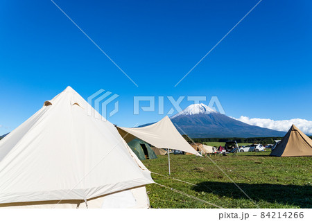 ふもとっぱらからの富士山とテント ふもとっぱらからの富士山とテント 84214266