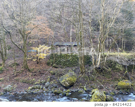 古びた小屋 古びた小屋 84214422