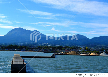 熊本県と長崎県を結ぶ「有明フェリー」の船上からの景観 84214666