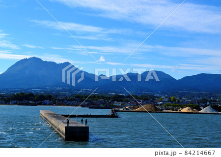 熊本県と長崎県を結ぶ「有明フェリー」の船上からの景観 84214667