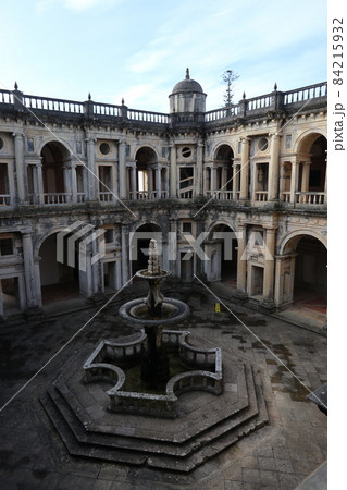 ポルトガルの世界遺産、トマールのキリスト教修道院〜回廊 (Convento de Cristo) 84215932