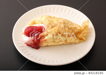いちごのクレープ いちごのクレープ 84218195