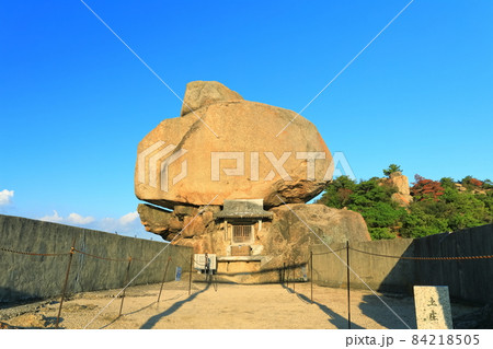 【香川県】快晴下の重岩（小豆島） 84218505