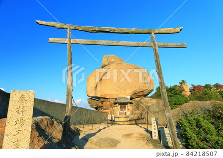 【香川県】快晴下の重岩（小豆島） 84218507