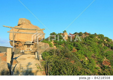 【香川県】快晴下の重岩（小豆島） 84218508