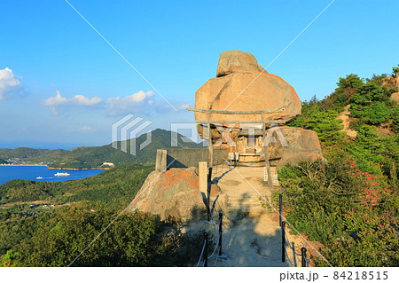 【香川県】快晴下の重岩（小豆島） 84218515