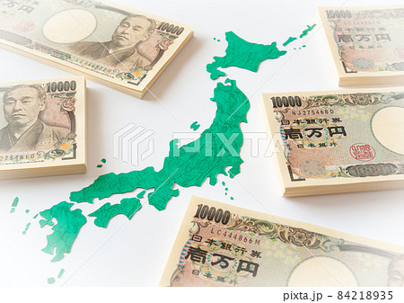 日本地図と一万円札　札束　寄付金　支援金　義援金　ふるさと納税　お札　紙幣　助成金　給付金 84218935