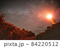 宮古島東平安名の灯台と天の川 84220512