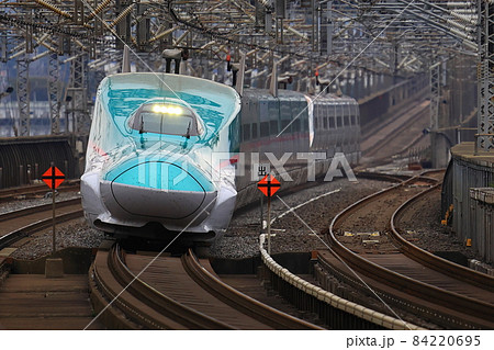 那須塩原駅を通過するE5系 那須塩原駅を通過するE5系 84220695