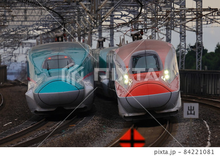 離合する新幹線　　E5系とE6系 84221081