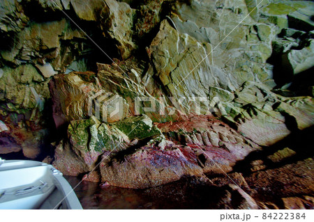 浄土ヶ浜・御台場展望台の岬の裏側にある八戸穴(別名、青の洞窟)・東北・岩手県宮古市(3) 浄土ヶ浜・御台場展望台の岬の裏側にある八戸穴(別名、青の洞窟)・東北・岩手県宮古市(3) 84222384