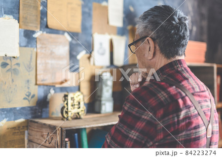 ダンディーなモデル 84223274