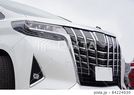 自動車イメージ　トヨタアルファードのフロントマスク 84224030