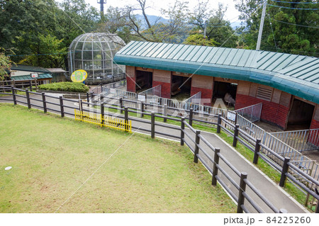 足羽山公園遊園地　動物たちの飼育舎 84225260