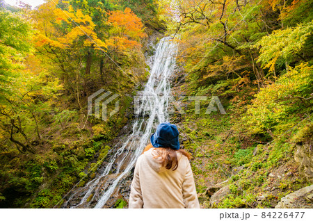 ミドル女性一人旅で丸神の滝 84226477