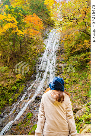 ミドル女性一人旅で丸神の滝 84226478