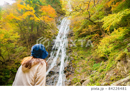 ミドル女性一人旅で丸神の滝 84226481