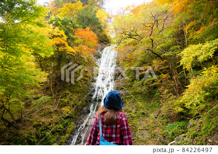 ミドル女性一人旅で丸神の滝 84226497