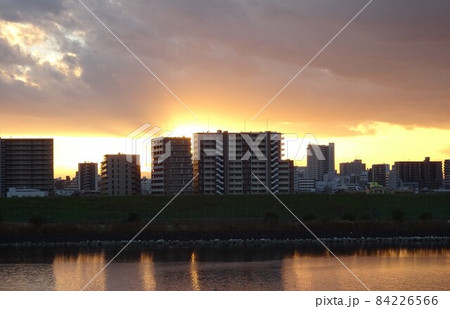 11月の夕暮れ 11月の夕暮れ 84226566