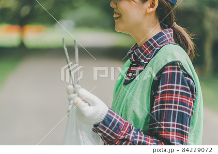 ゴミ拾いボランティア 84229072