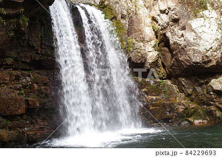 特別名勝三段峡の二段滝の景色 84229693