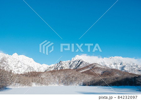 戸隠山と鏡池(冬) 戸隠山と鏡池(冬) 84232097