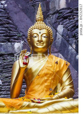 Golden Buddha temple Golden Buddha temple 84232817