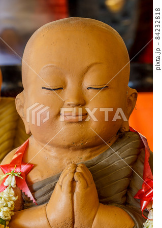 Statues of monks small yellow glaze. Statues of monks small yellow glaze. 84232818