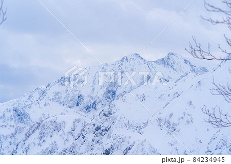 【冬素材】積雪期唐松岳登山風景【長野県】 【冬素材】積雪期唐松岳登山風景【長野県】 84234945