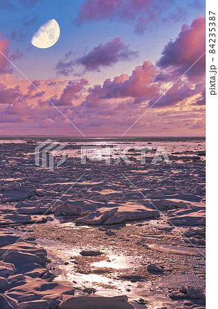 オホーツク海の流氷・冬の風物詩 84235387