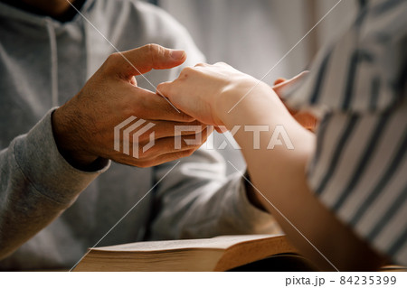 宗教　祈り　イメージ 84235399