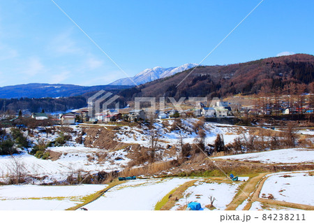 信州の冬の田園風景　　その2111 84238211