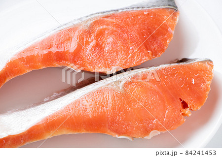 塩紅鮭切身のアップ。 84241453