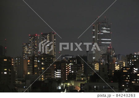 深夜の田端台より望む東池袋サンシャインシティ 84243263