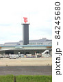 成田国際空港の周辺を飛行する航空機の管制や監視を行うターミナルレーダーのアンテナ 84245680