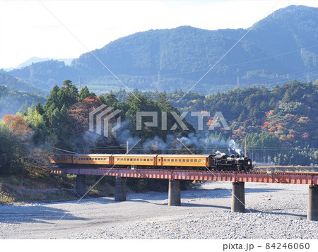 静岡県 大井川第四橋梁の紅葉とSL 11月 静岡県 大井川第四橋梁の紅葉とSL 11月 84246060