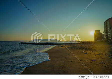 函館山と函館の夕景 84246221