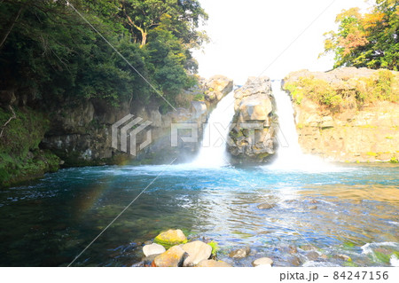 静岡県の渓谷にある美しい五竜の滝 静岡県の渓谷にある美しい五竜の滝 84247156
