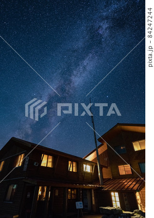 西穂山荘に掛かる天の川 西穂山荘に掛かる天の川 84247244