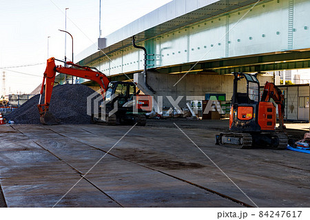 埼玉県富士見市国道254号和光富士見バイパス道路工事　重機バックホー 84247617