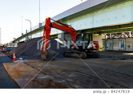 埼玉県富士見市国道254号和光富士見バイパス道路工事　重機バックホー 84247619