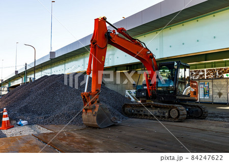 埼玉県富士見市国道254号和光富士見バイパス道路工事　重機バックホー 84247622