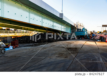 埼玉県富士見市国道254号和光富士見バイパス道路工事　重機バックホー 84247627