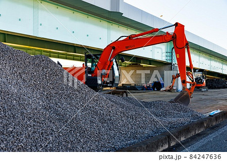 埼玉県富士見市国道254号和光富士見バイパス道路工事　重機バックホー 84247636